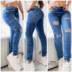 Blue Ripped Skinny Jeans Street Style