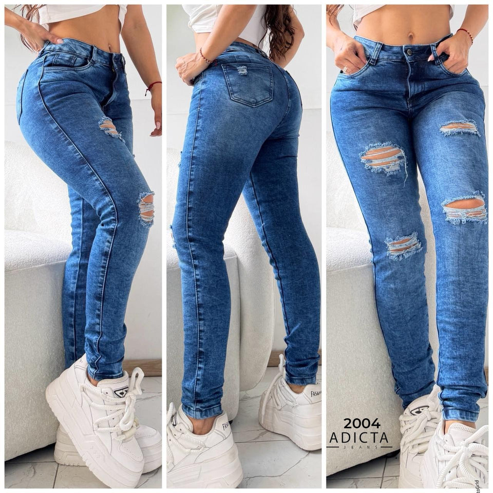 Blue Ripped Skinny Jeans Street Style